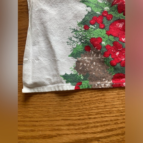 Vintage Christmas tablecloth 75“ x 49“ EUC baskets and garlands use or up cycle - Picture 4 of 8